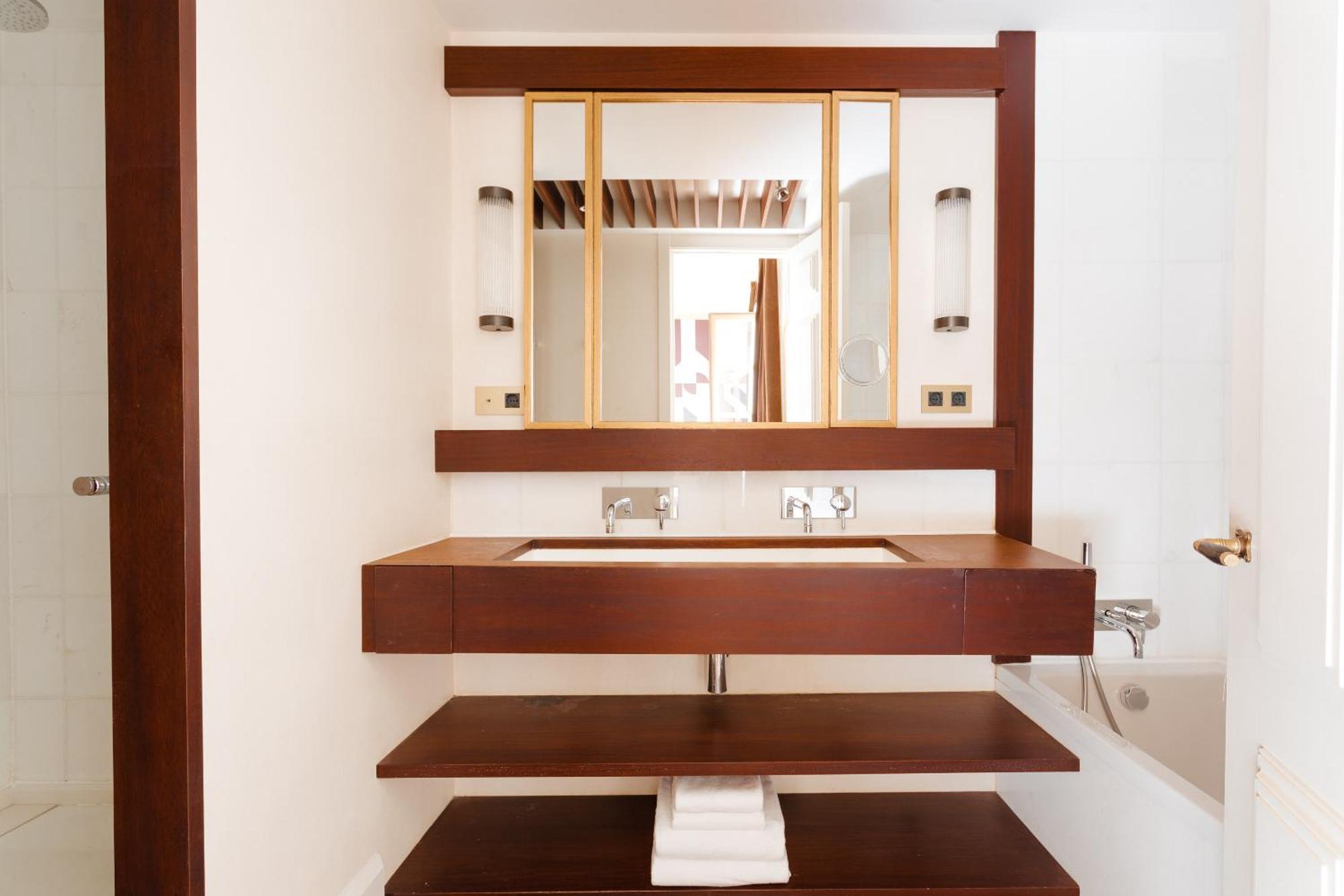 ホテル ドゥ プラカ レイアル ジーアール バルセロナ 部屋 写真 Bathroom