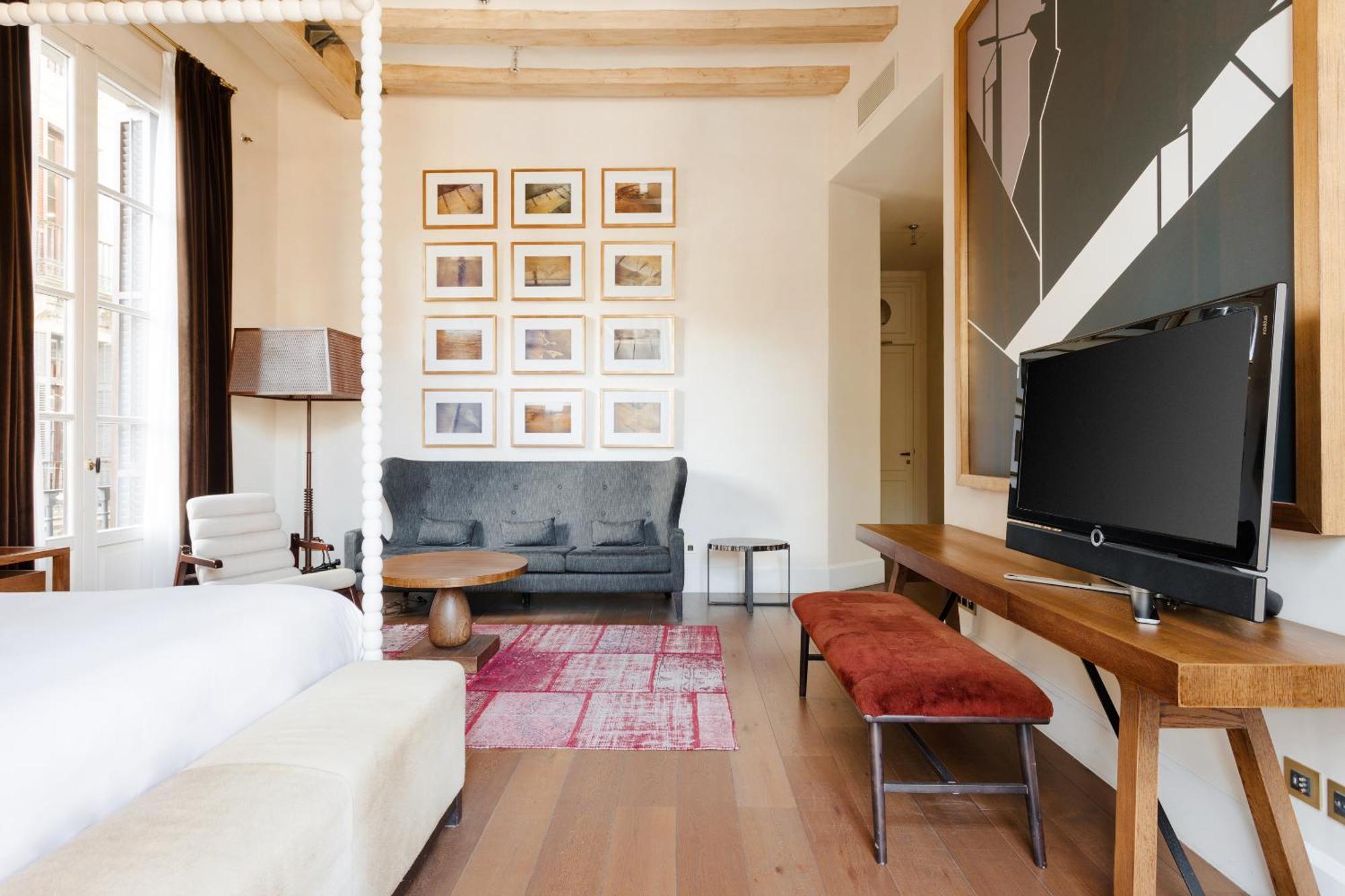 ホテル ドゥ プラカ レイアル ジーアール バルセロナ 部屋 写真 A room at the Hotel Commonwealth