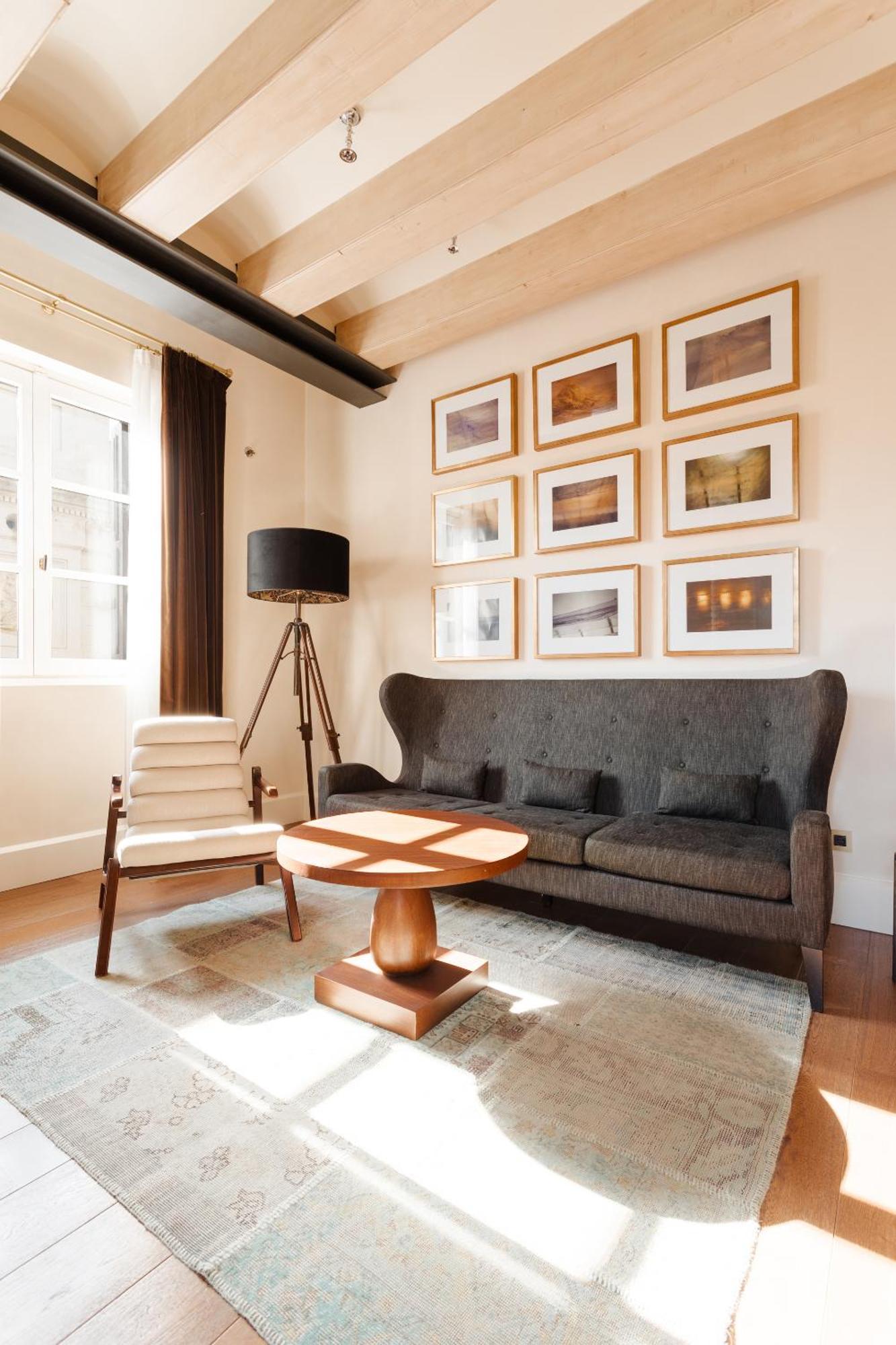 ホテル ドゥ プラカ レイアル ジーアール バルセロナ 部屋 写真 A living room