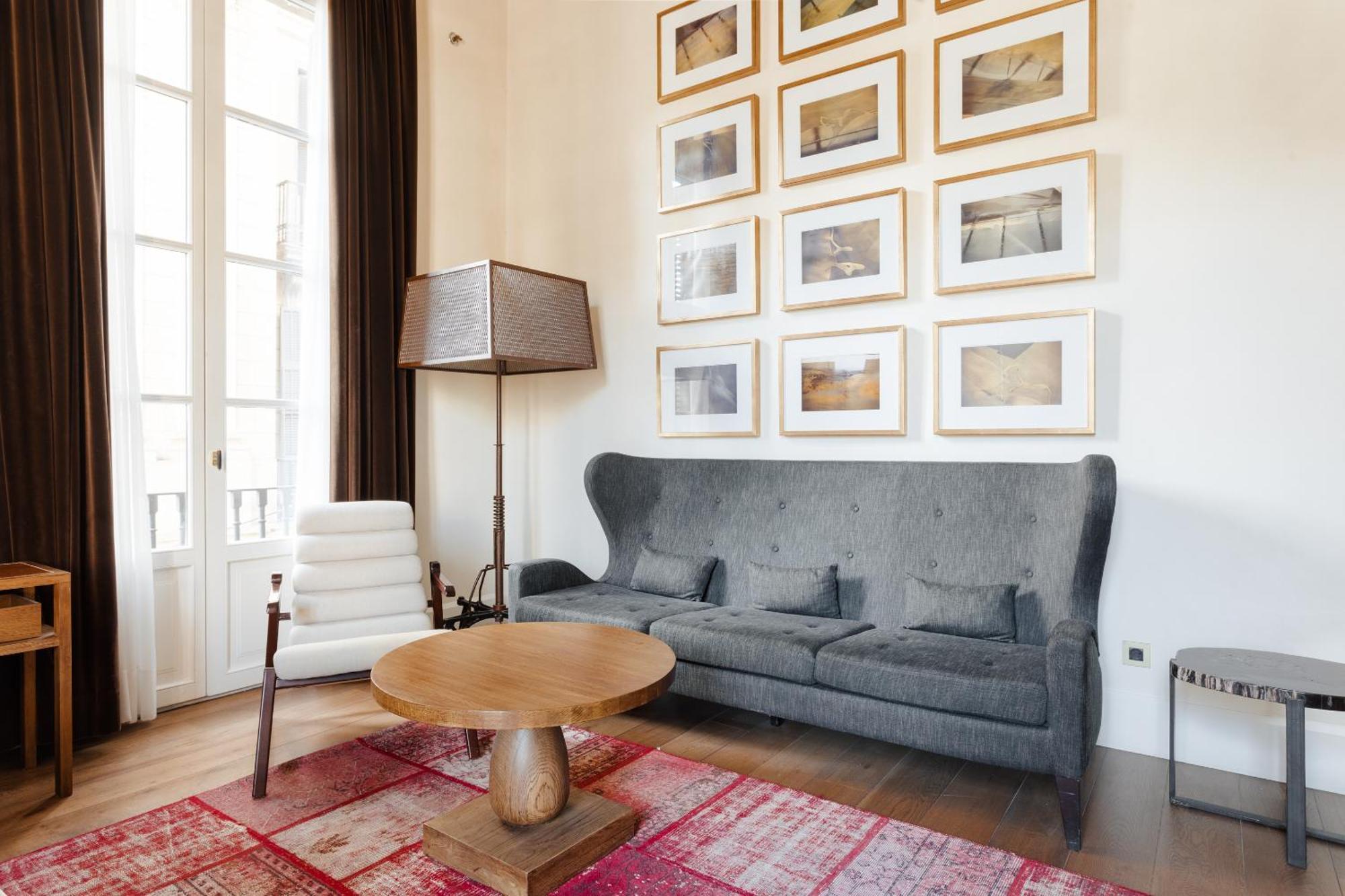 ホテル ドゥ プラカ レイアル ジーアール バルセロナ 部屋 写真 A sofa