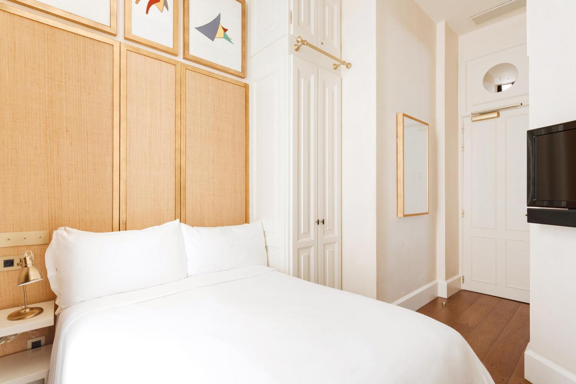 ホテル ドゥ プラカ レイアル ジーアール バルセロナ 部屋 写真 A room at the Standard East Village