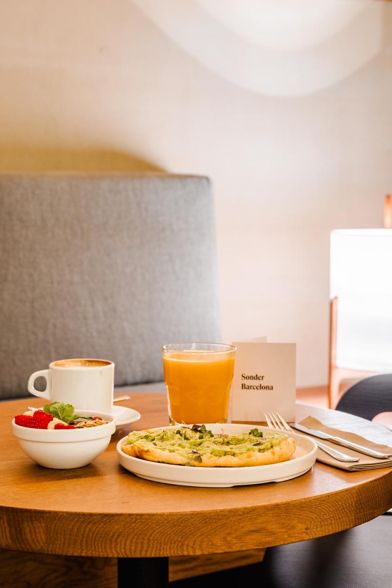 ホテル ドゥ プラカ レイアル ジーアール バルセロナ エクステリア 写真 A typical breakfast at a hotel