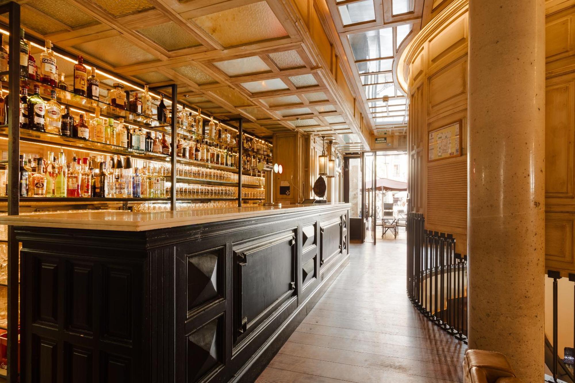 ホテル ドゥ プラカ レイアル ジーアール バルセロナ エクステリア 写真 The bar at the Ivy Market Grill